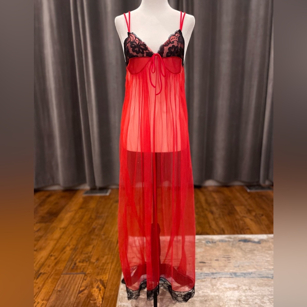Vintage Doré sheer red nylon babydoll nightie nightgown